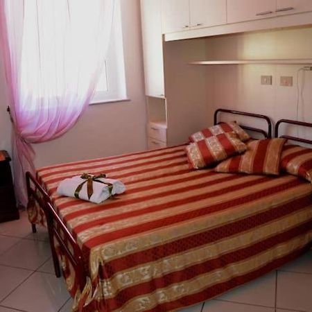Hotel Experia อาลัสซิโอ ภายนอก รูปภาพ
